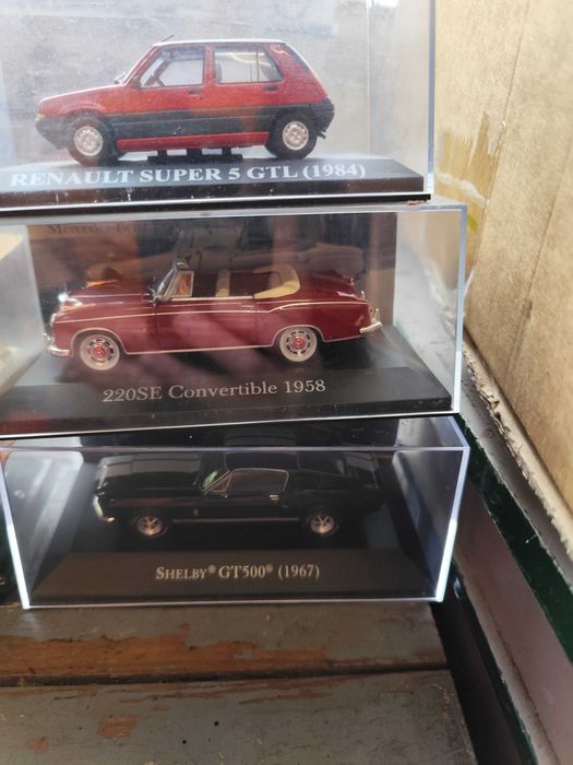 Carrinhos miniatura de várias marcas