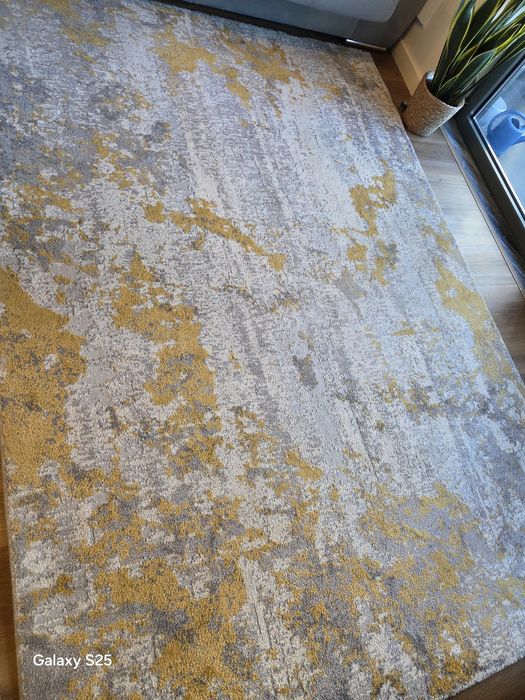 Tapete de sala amarelo