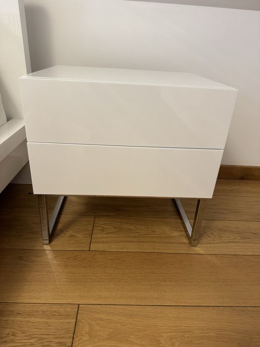 Szafki nocne białe lakierowanie chromowane nogi 2 sztuki