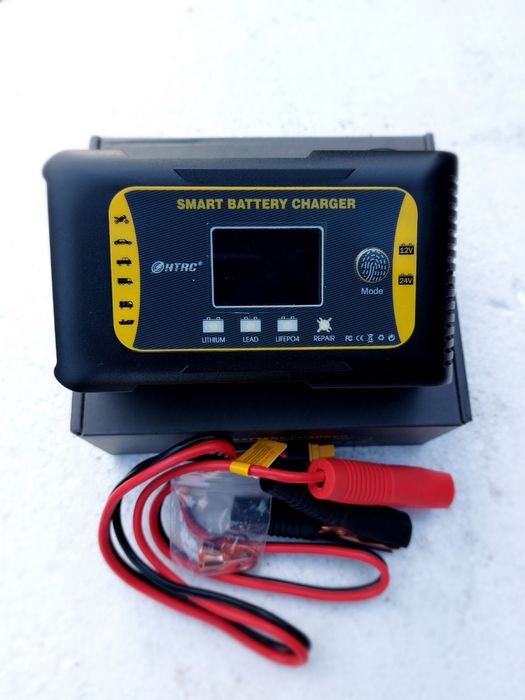 Зарядний пристрій 10А для всіх типів акумуляторів HTRC 12-24В (HTRC10)