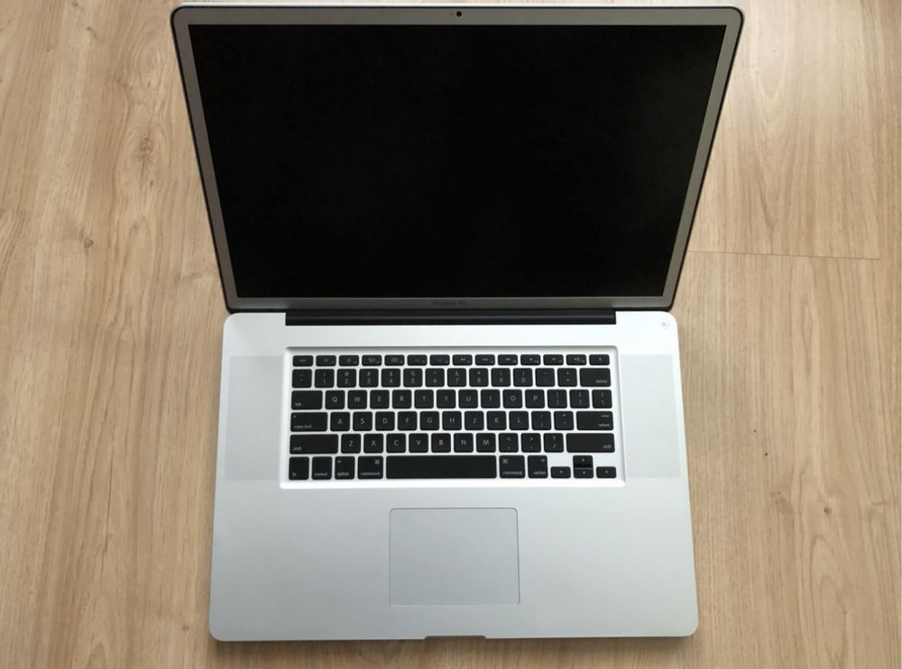 Ноутбук Apple MacBook Pro A1297 дисплей 17 (1920х1200)