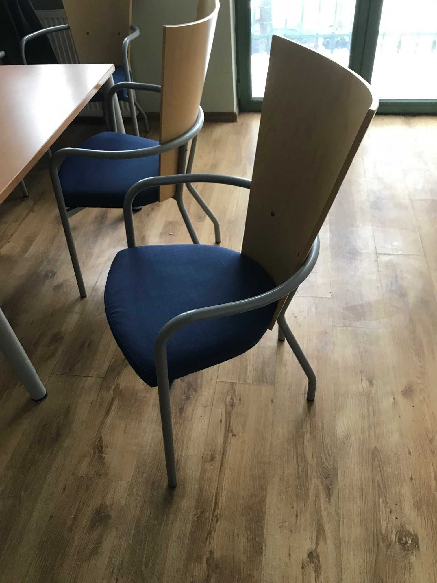 Stół biurowy wraz z krzesłami