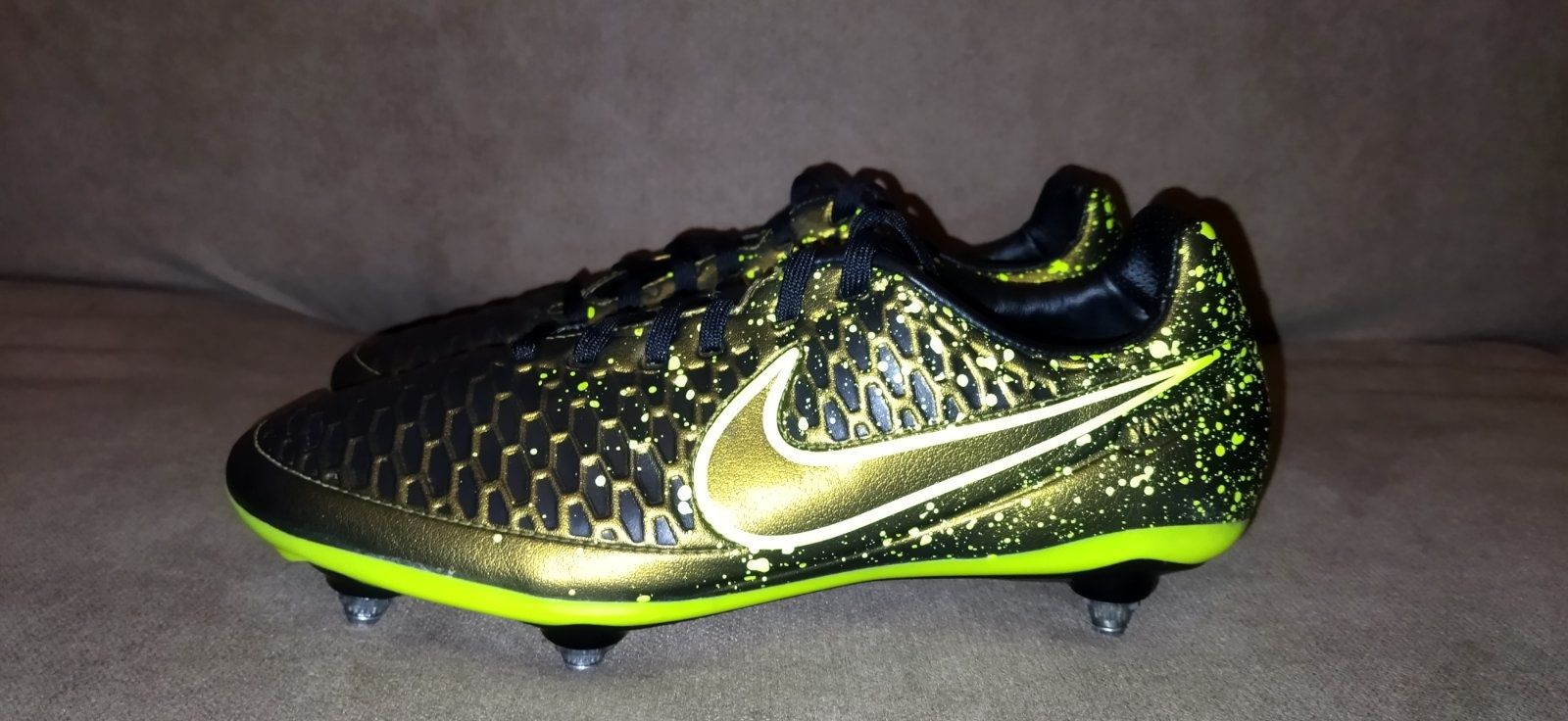 Nike  "magista"  football