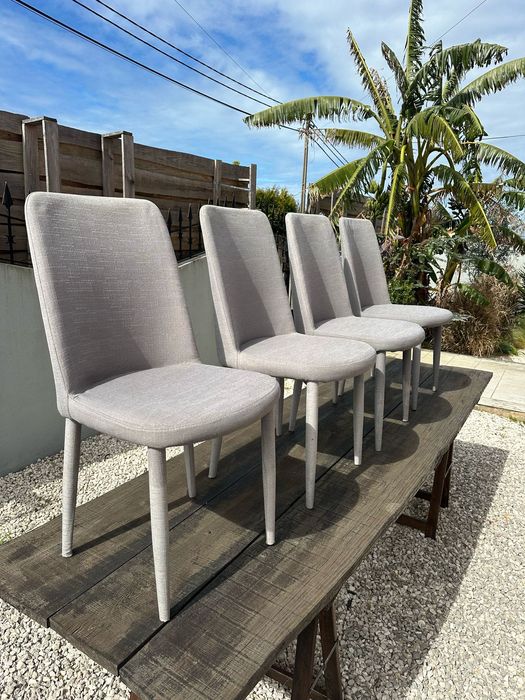 Cadeiras cinzentas marca Area Store