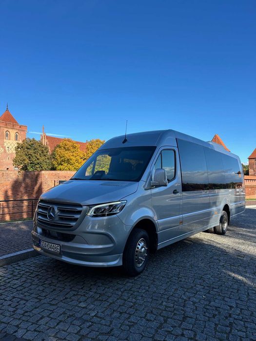 Wynajem autokarów, przewóz osób, transfery, przewozy okolicznościowe.