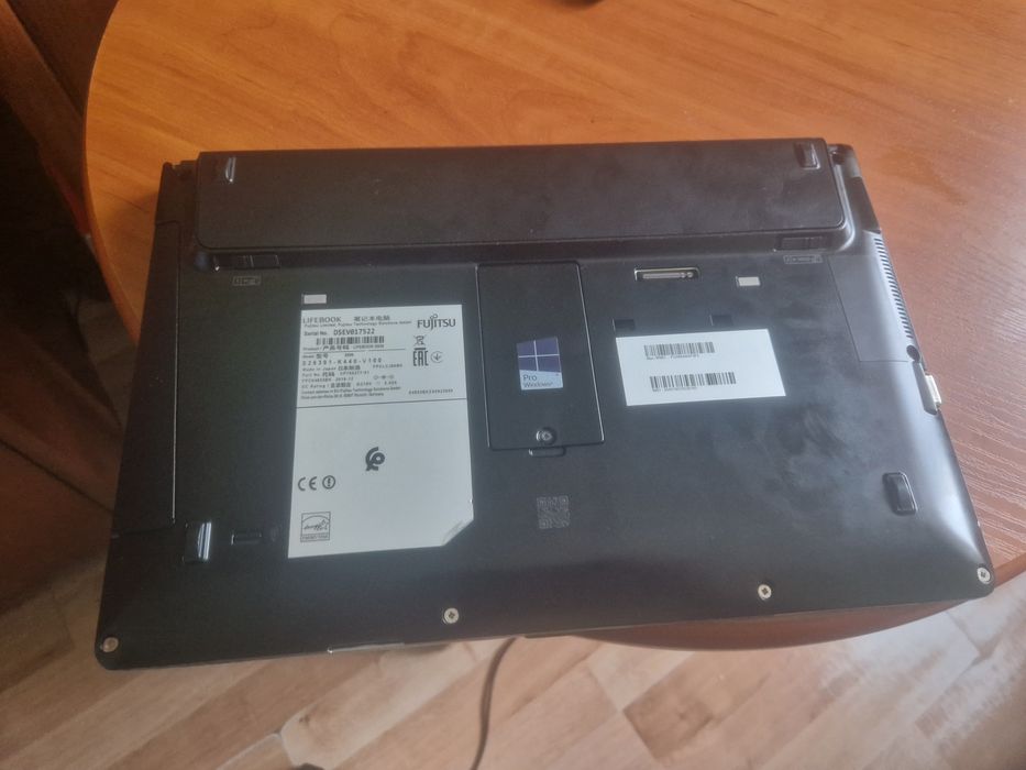 Laptop  fuitsu  z ekranem dotykowym