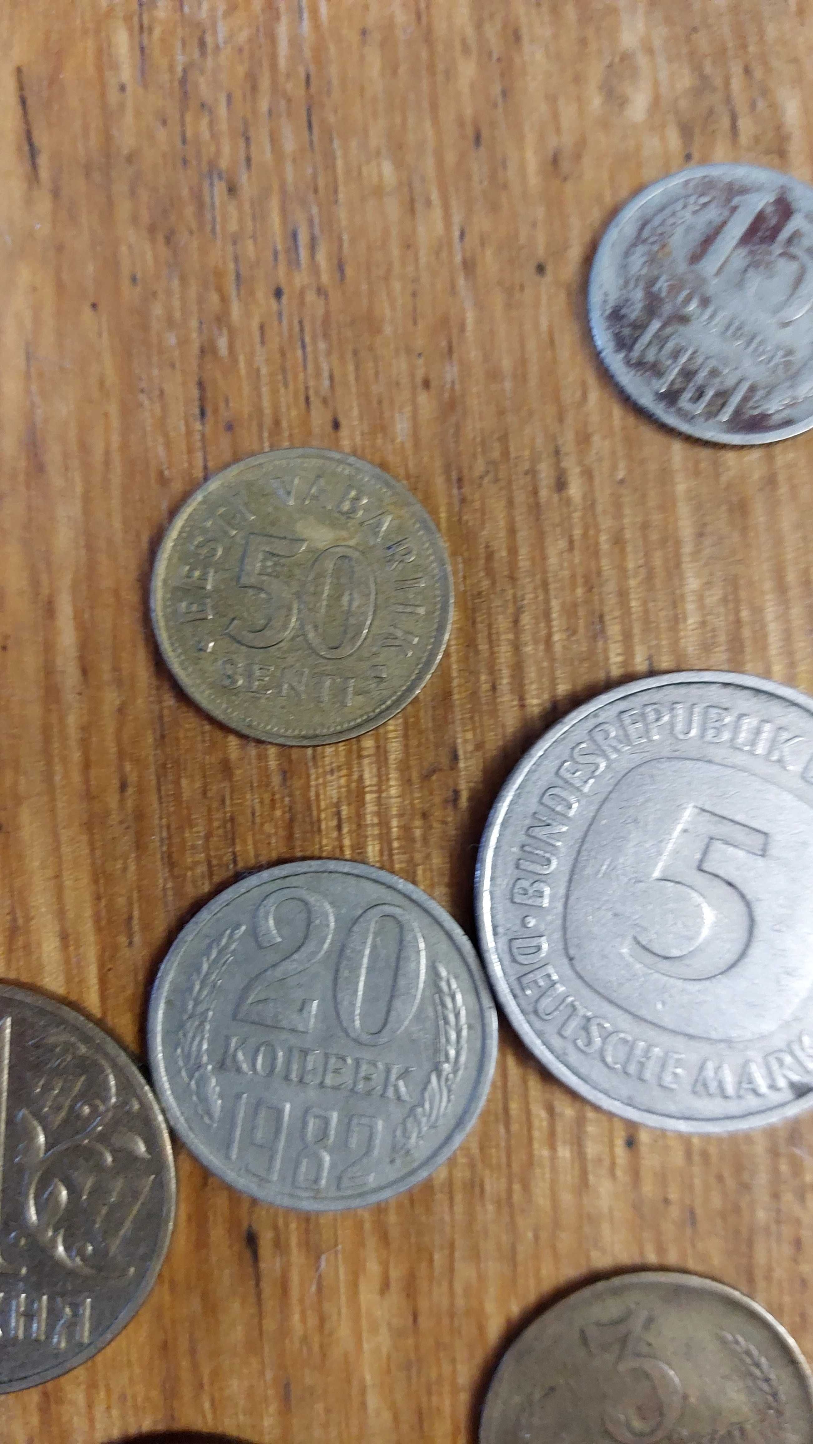 Продам монети різних країн