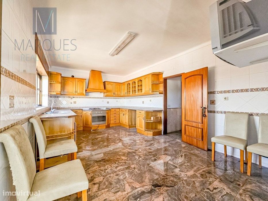 Apartamento T4 com Terraço em Gaio Rosário - Moita