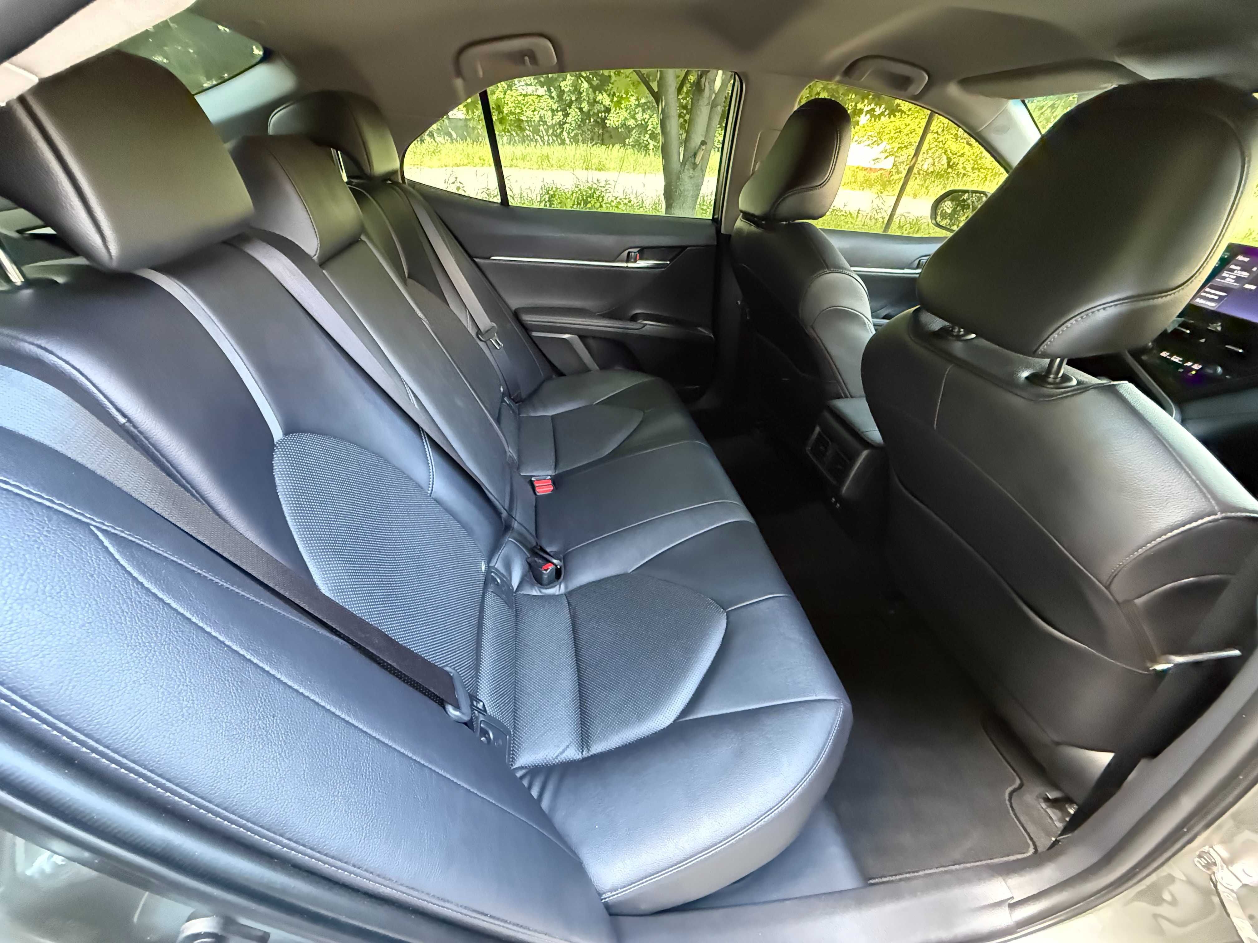 Toyota Camry 2021 Офіційна 2,5 Гібрид Гарний стан