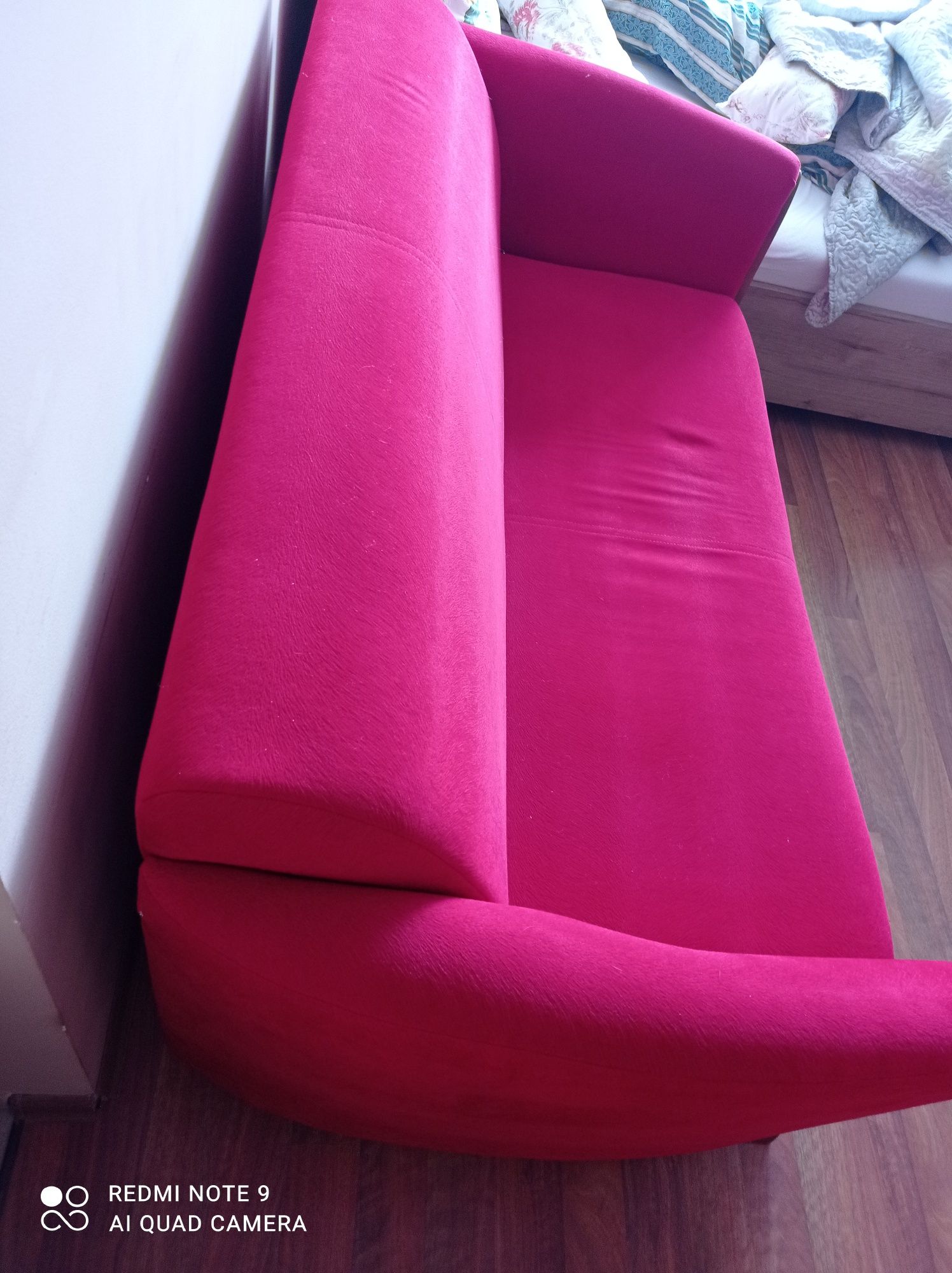 Sofa kolor maliny