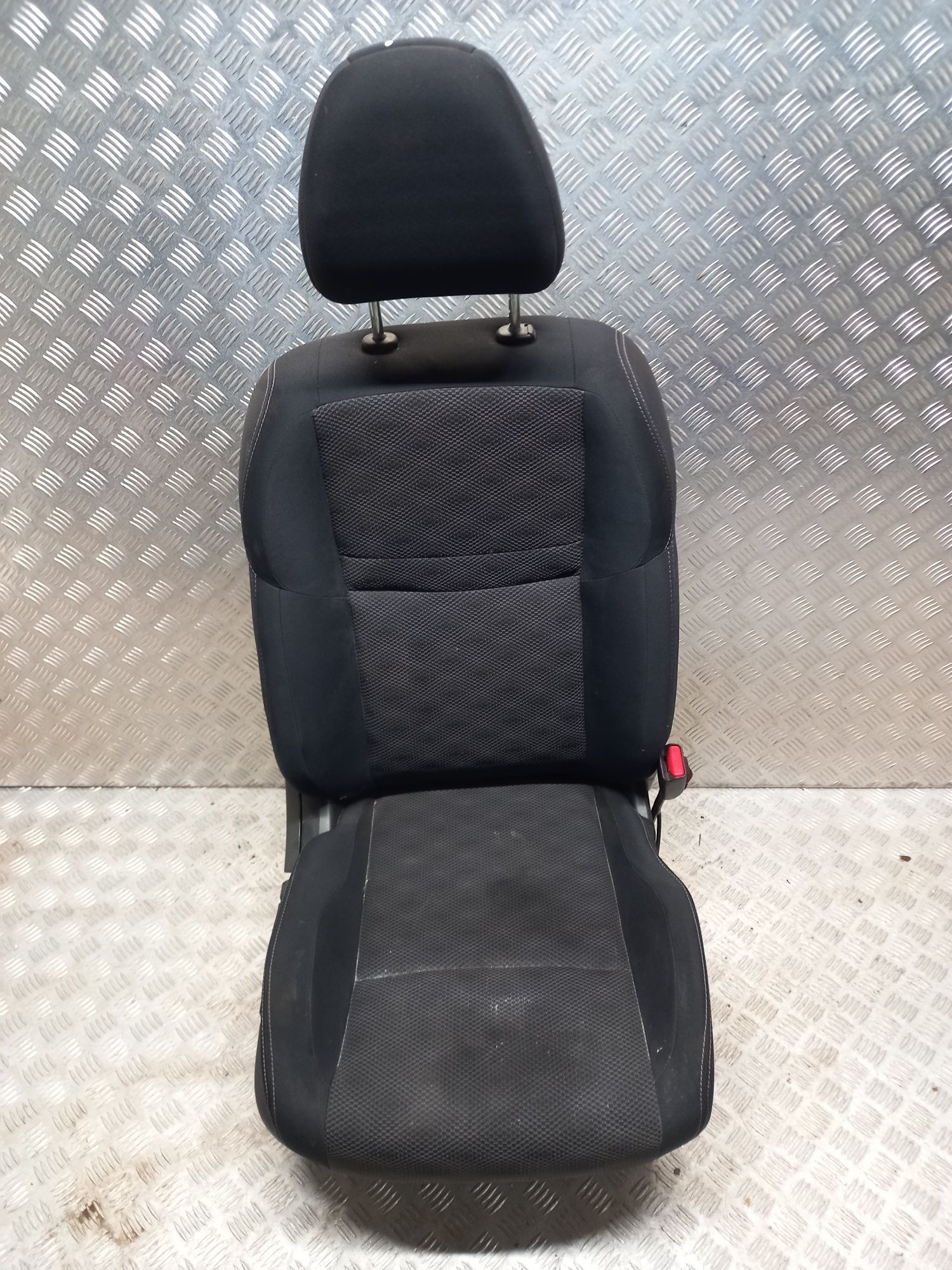 Nissan qashqai j11 fotel pasazera prawy z airbag
