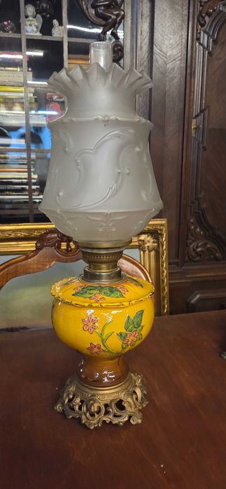 Stara lampa naftowa majolika wys. 53 cm.