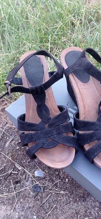 Sandały na koturnie 40