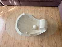 Stolik kawowy postmodernistyczny Mactan Stone Shell Coffee Table