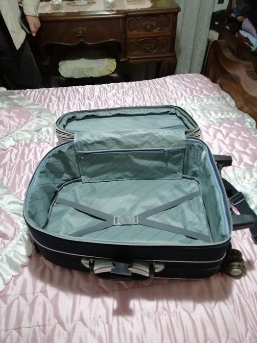 Mala de viagem espaçosa