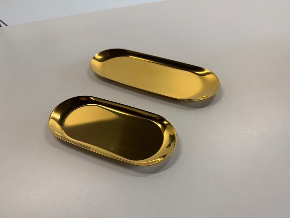 2 Bandejas douradas metálicas novas