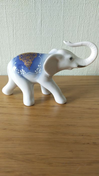 J. Jezela porcelanowy słoń figurka z czasów PRL-u