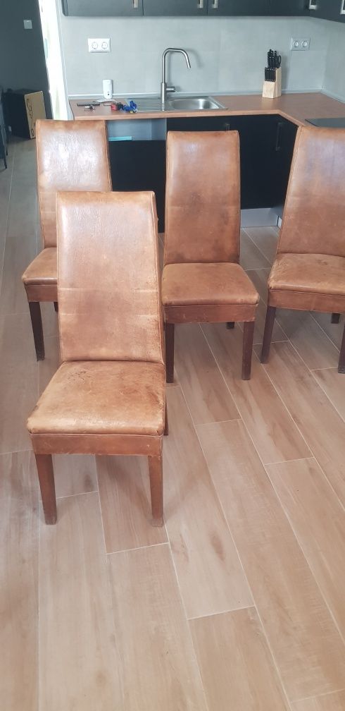 Conjunto mesa bjursta + 6 cadeiras em pele