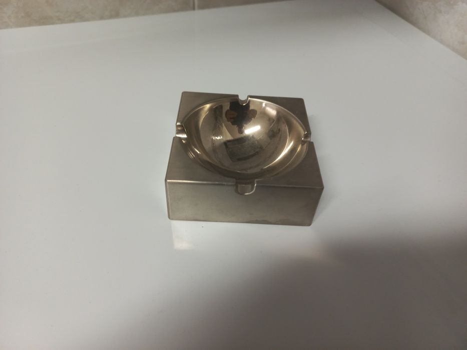 4 Cinzeiros - Lucky Strike, Chesterfield, Carolans