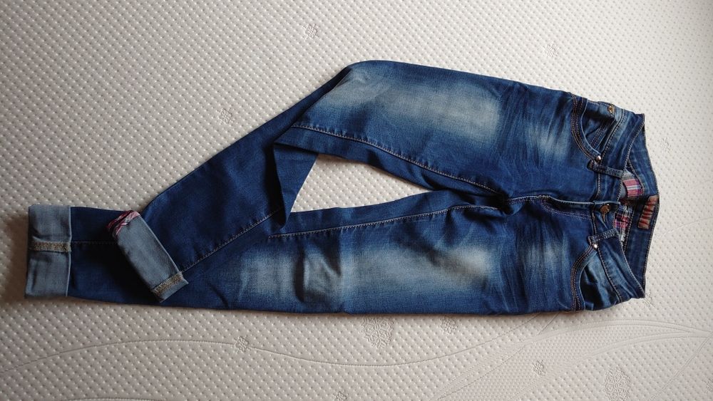 Spodnie jeansowe 36
Nogawka wykończon