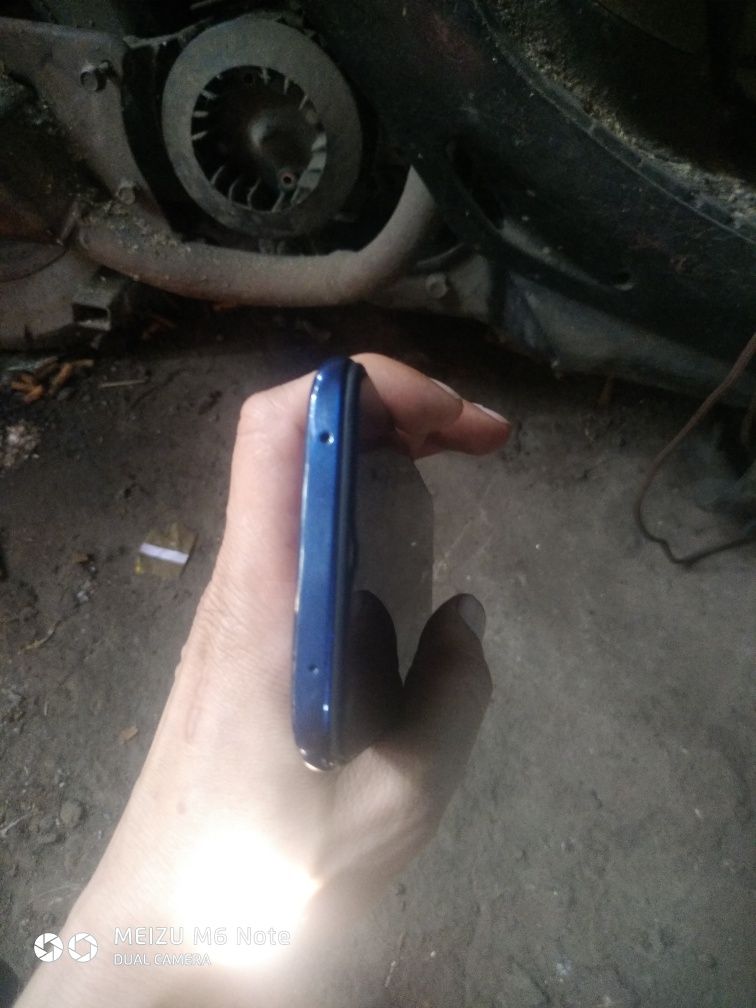 Телефон Redmi 8 пам'ять 3/ 32 гб