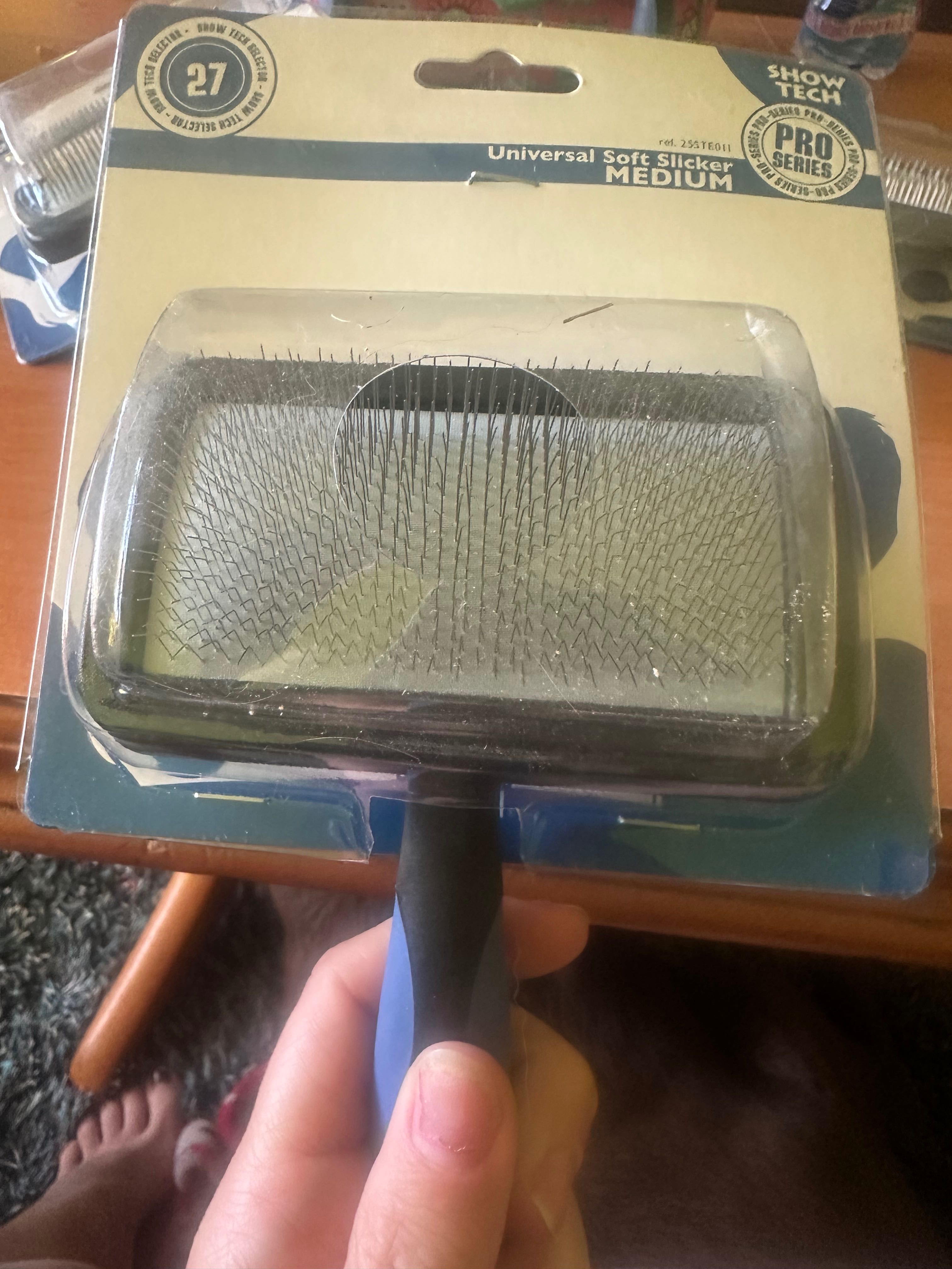Sprzedam szczotki dla psa i kota są mniejsze i większe po 10 zl