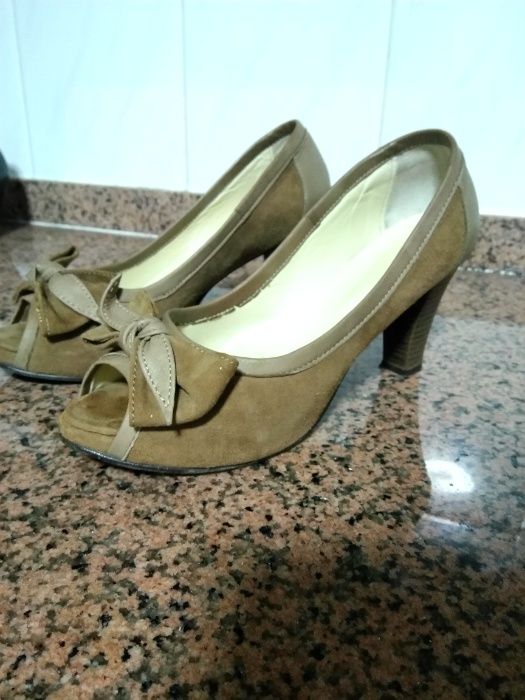 Sapatos de Salto (Caqui; Tamanho 35)