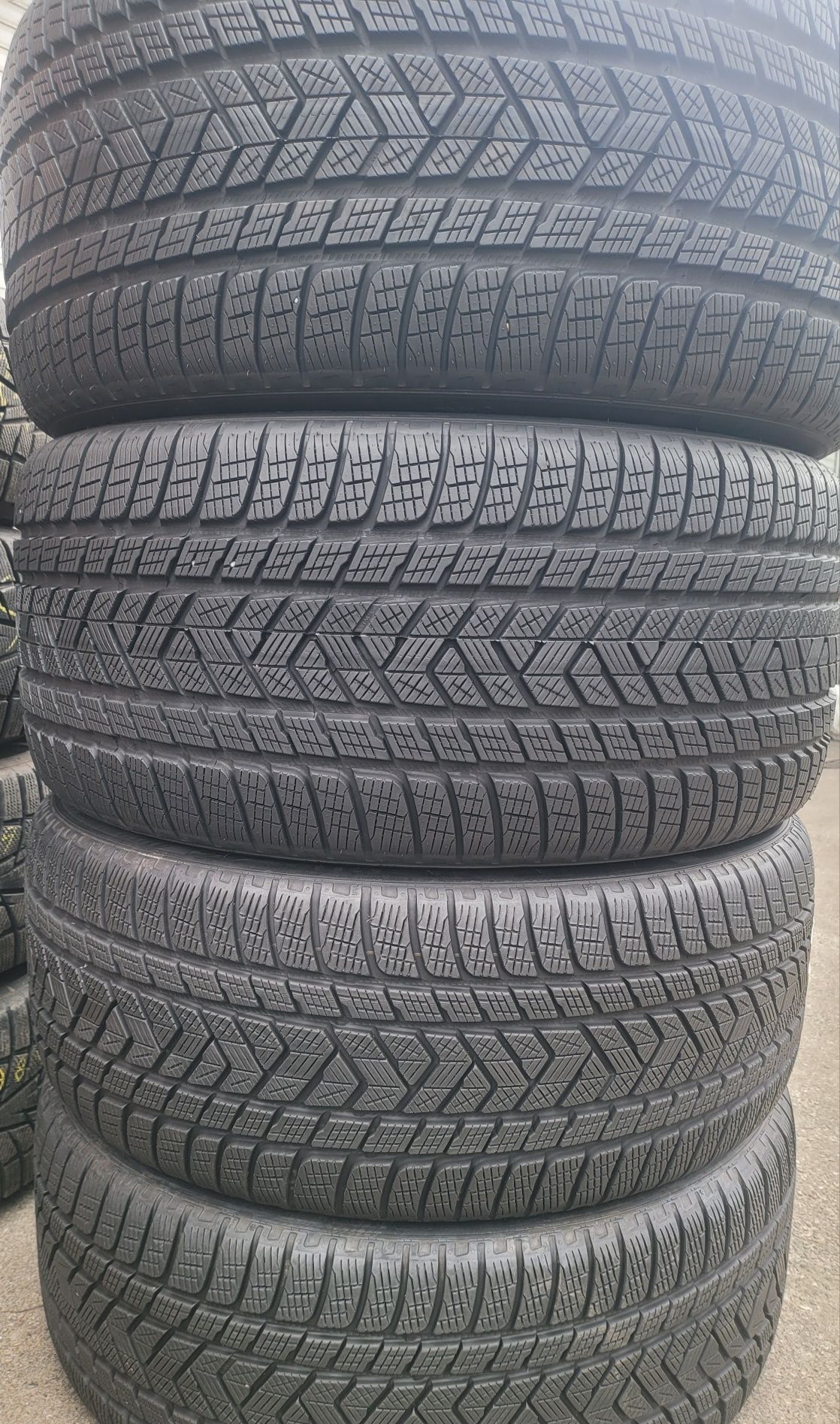 315 40 21 /275 45 21 Pirelii Scorpion Winter MO