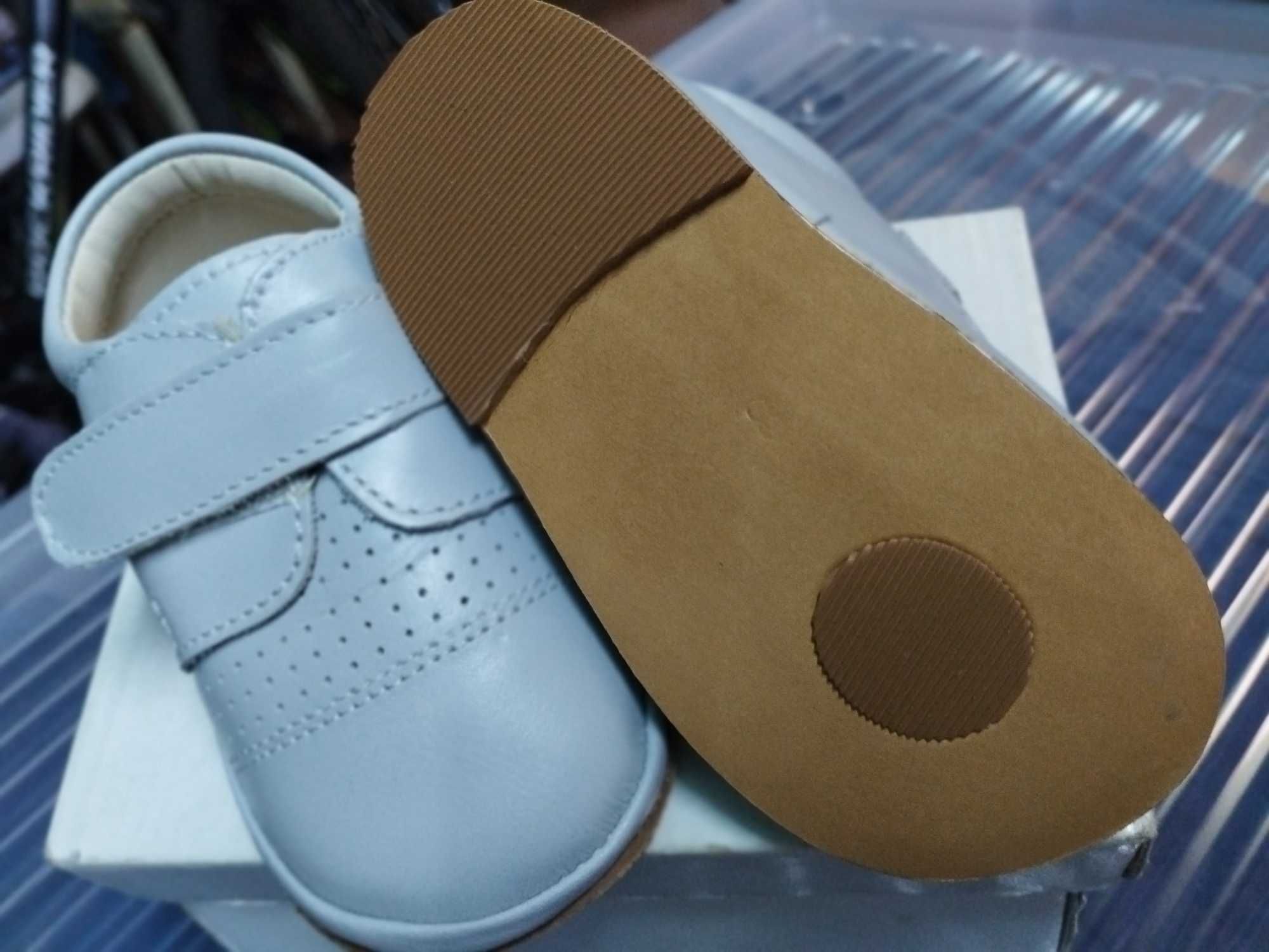 Sapato de bebé novos
