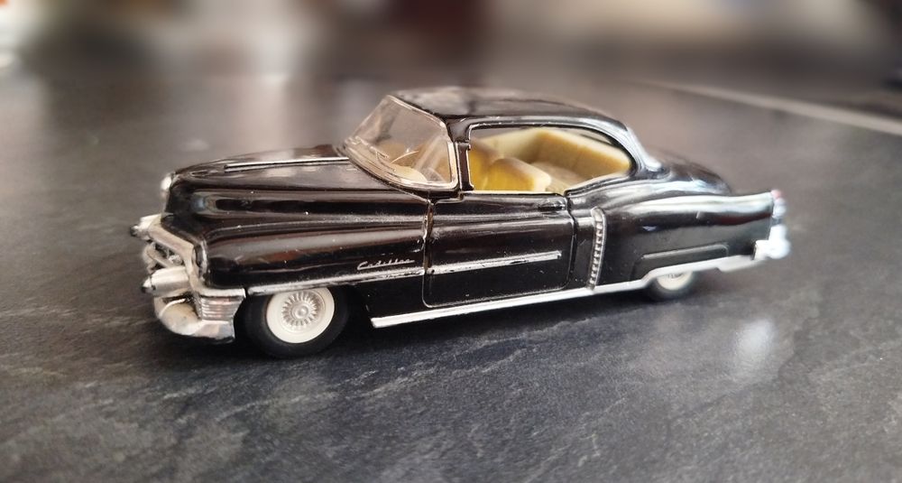 Cadillac Series 62 масштабна модель