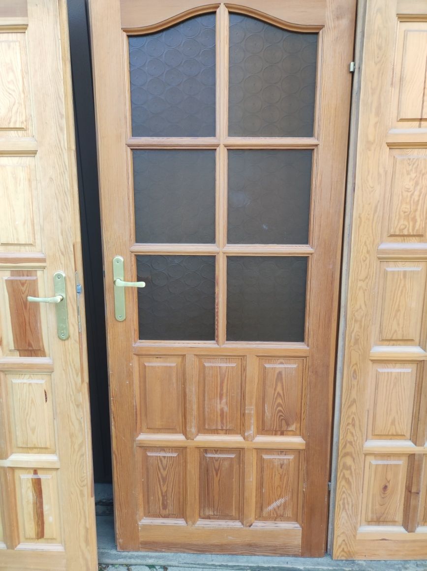 3 szt drzwi drewnianych 80 cm  i 1 futryna