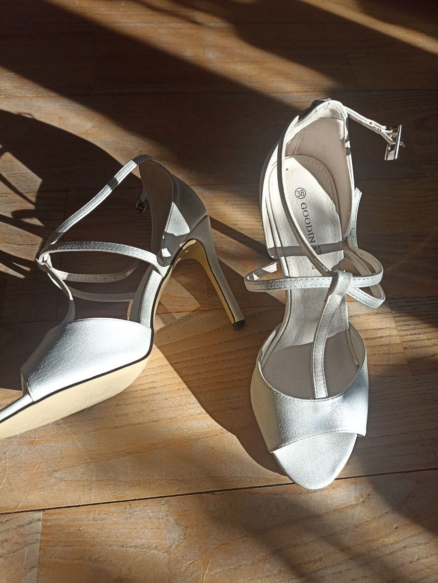 Buty damskie białe