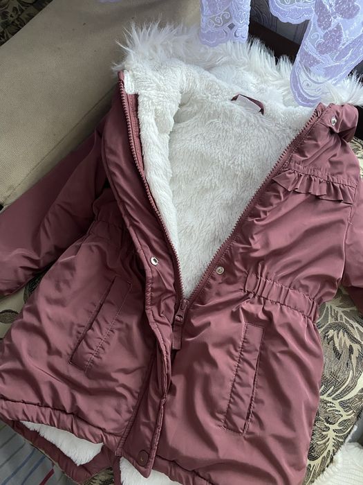 Зимова курточка на дівчинку 98