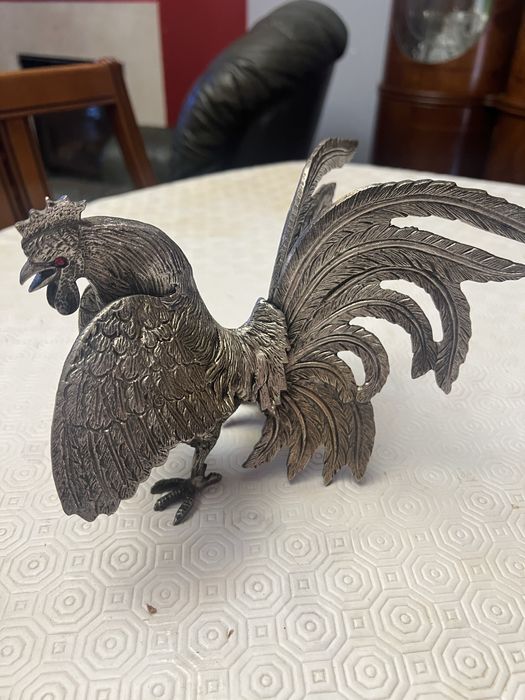 Galos decorativos em estanho