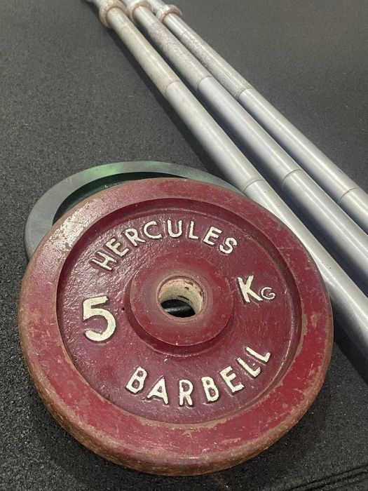 Anilhas de 5kg e 10kg + 3 barras de 1,40 m