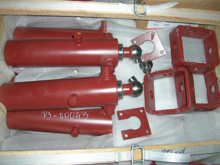 Siłownik wywrotu skok 520 przyczepa Autosan Sanok D35,D47 polski nowy