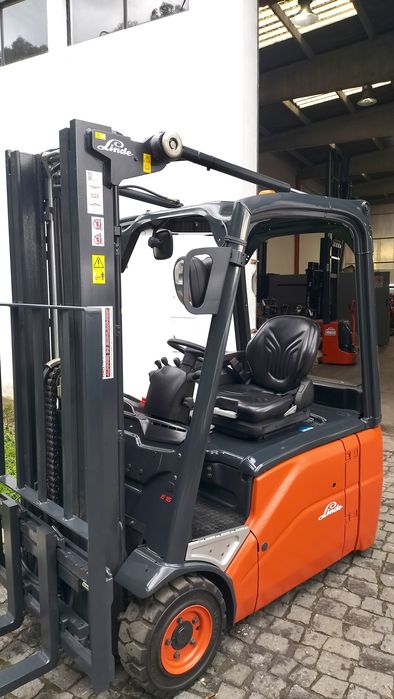 Empilhador Elect Linde E16, Bat. Sminova , Triplex , 3500h , C/ Novo ,