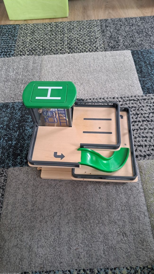 Drewniany parking garaż z windą do torów lidl playtive tory
