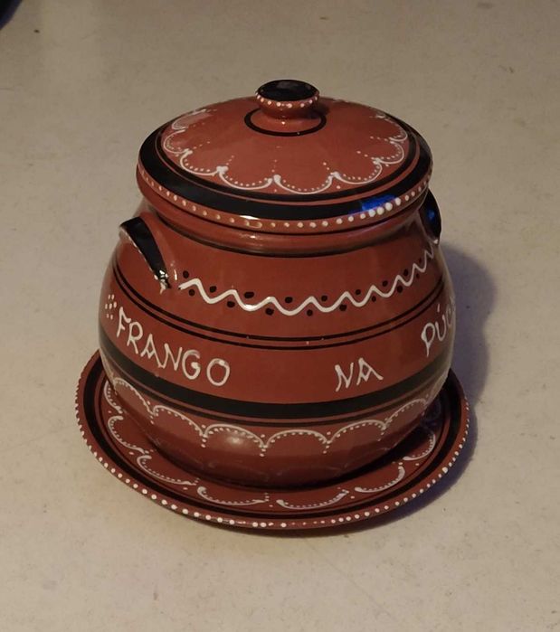 Pote para frango na púcara + azeitona + assador de chouriço