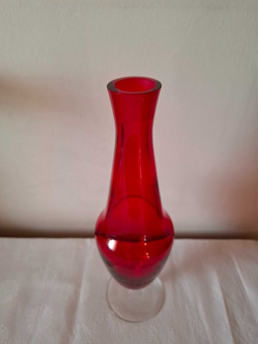 Wazon czerwone szkło PRL 30cm