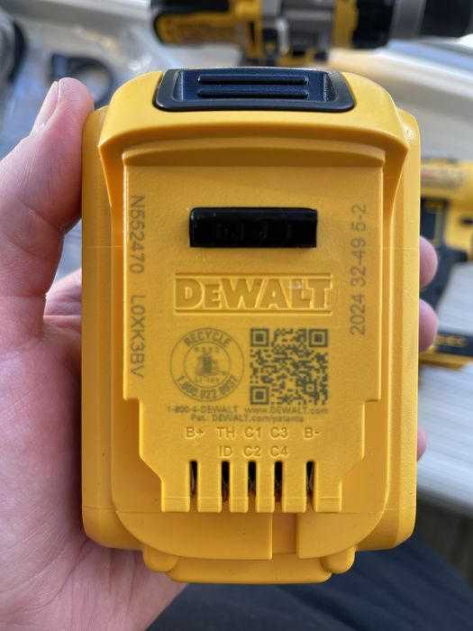 DeWALT набір 2 шуруповйорти США в наявності