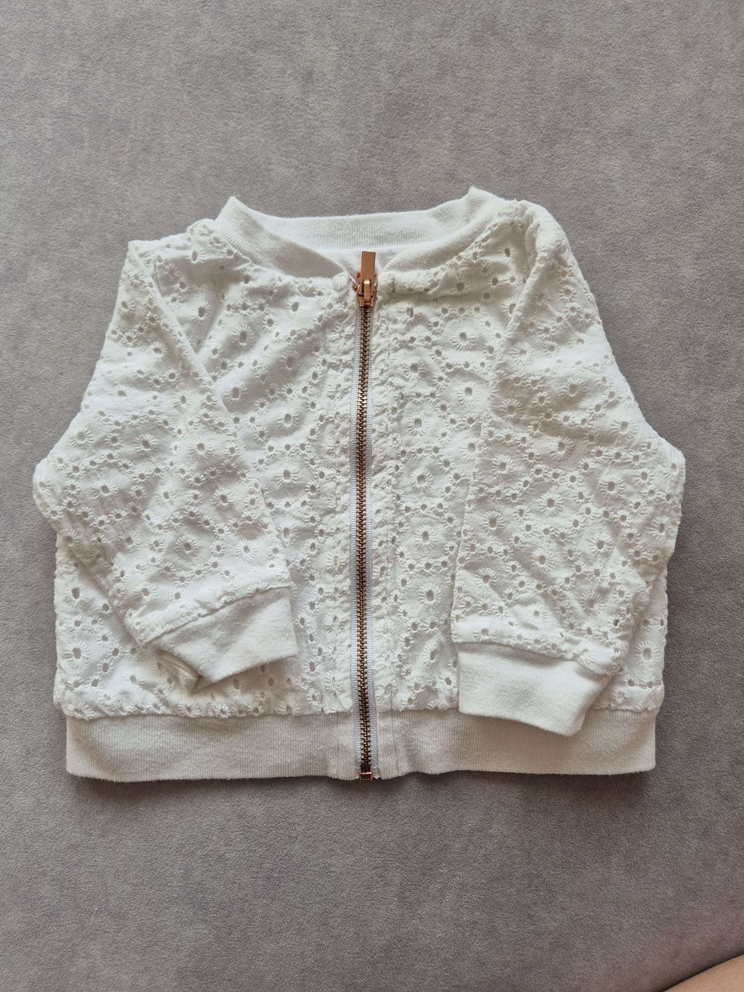 Bluza w ażurowy wzór r. 3-6 m