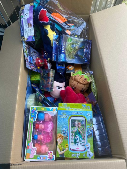 Karton niespodzianka Zabawki na prezent Figurki Likwidacja sklepu 12sz