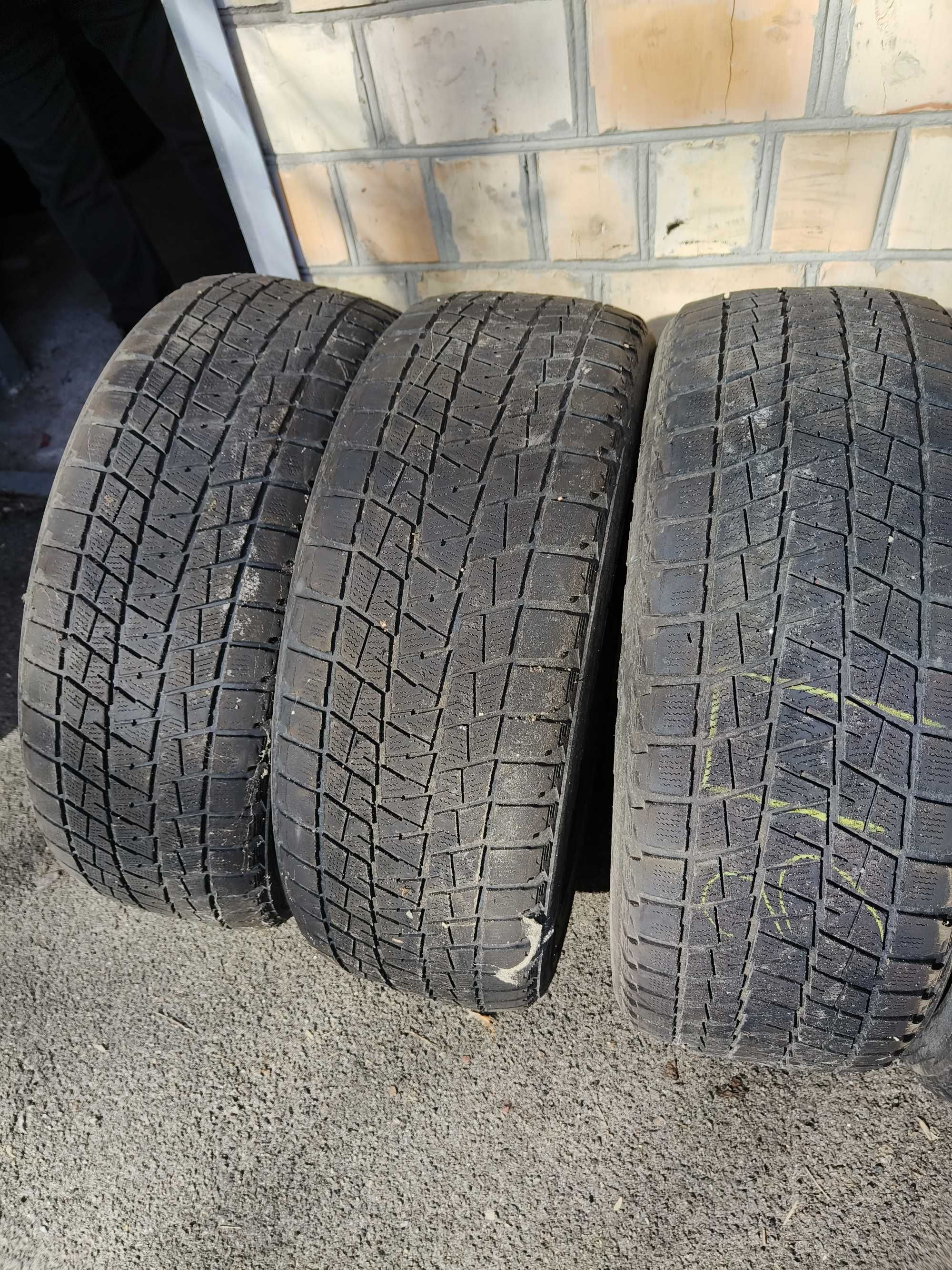 BRIDGESTONE Blizzak  235/55/19