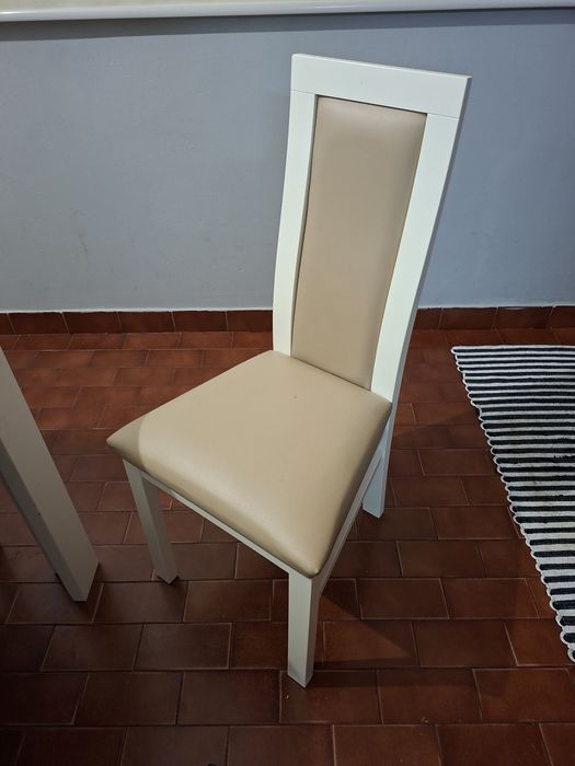 Mesa extensivel com 6 cadeiras