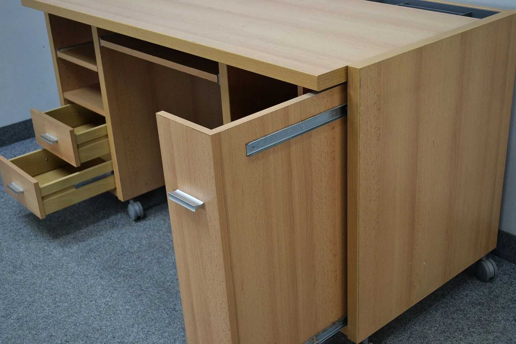 Duże praktyczne biurko z płyty MDF, przecena -50%