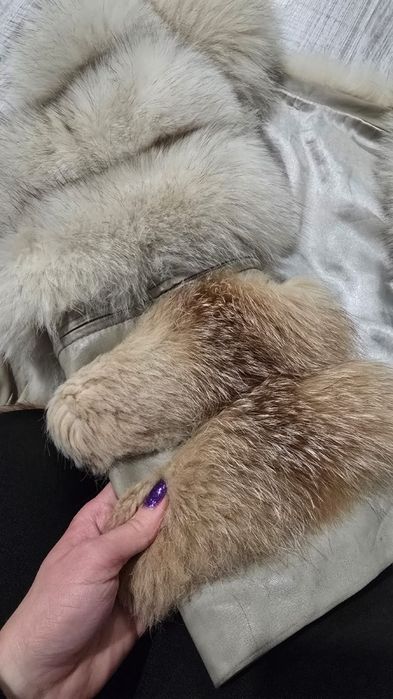 Futro z lisa bialego/czerwonego