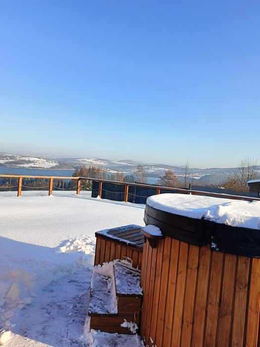 Tulichatki- domki w Beskidach z widokiem na jezioro