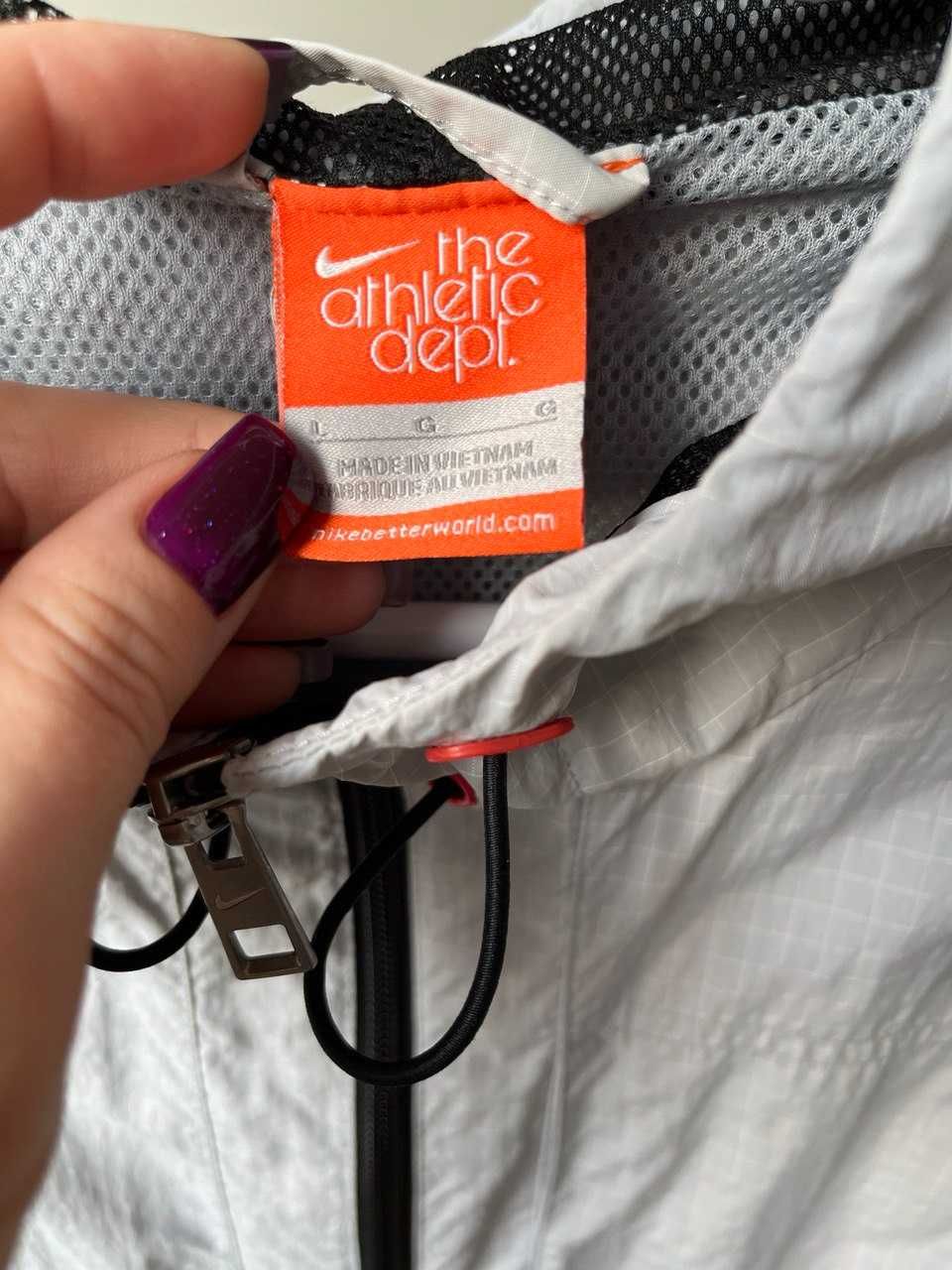 Kurtka lekka Nike The Athletic Dept. w kolorze jasnoszarym