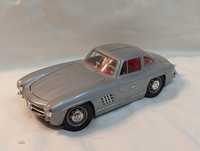 Модель Mercedes Benz 300sl Bburago 1/18